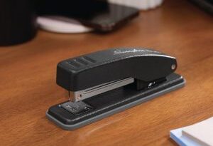 Swingline订书机仅$4.81 Prime免邮｜轻便高效办公工具